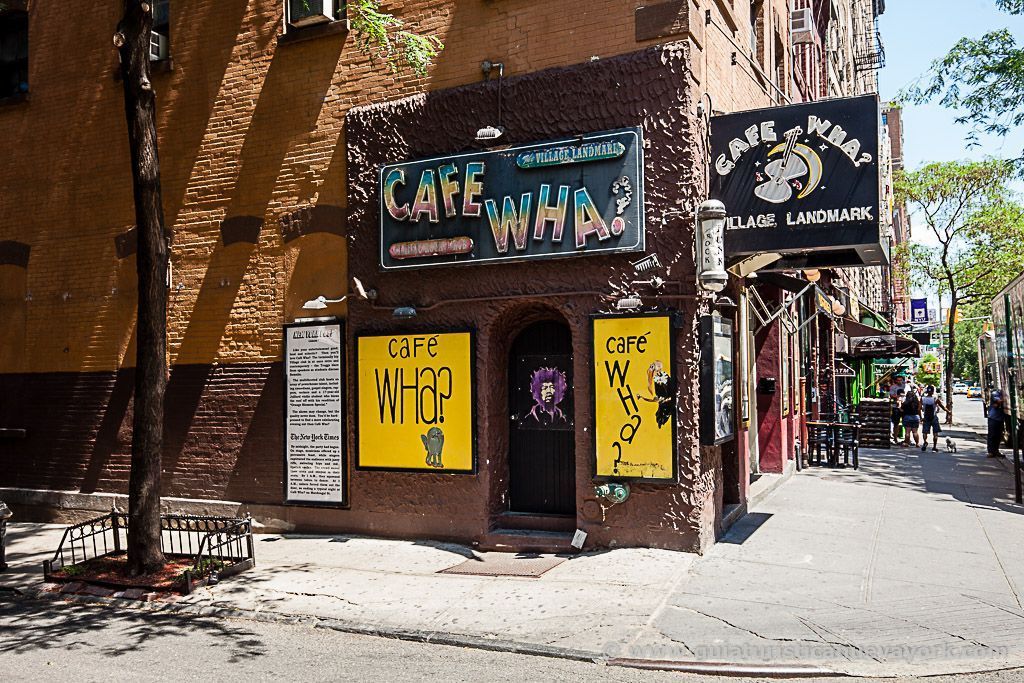 Entrada a Cafe Wha?