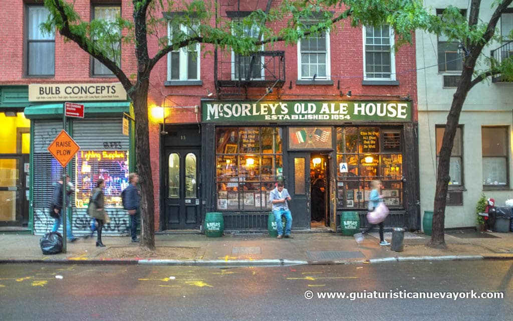 Entrada a McSorley's Old Ale House