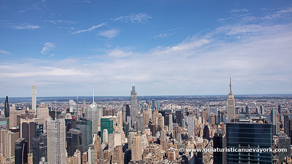 Vista este del mirador, con el Empire State, el One Vanderbilt y el edificio Chrysler