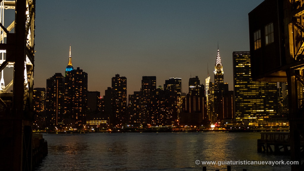 Atardecer viendo Manhattan desde el Gantry Plaza State Park