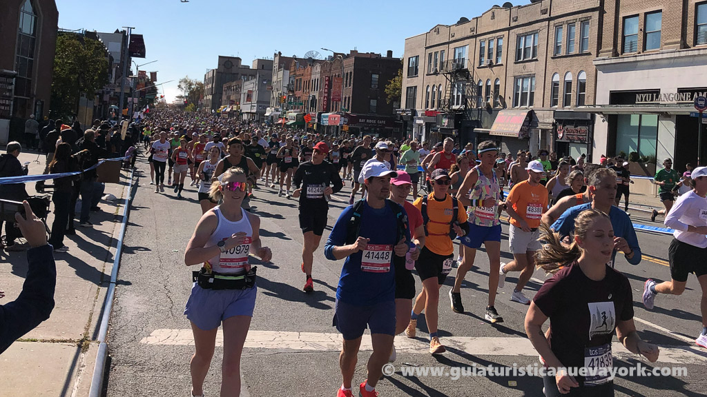 Pasando por la Cuarta Avenida de Brooklyn, en la zona donde se unifican todas las líneas de corredores