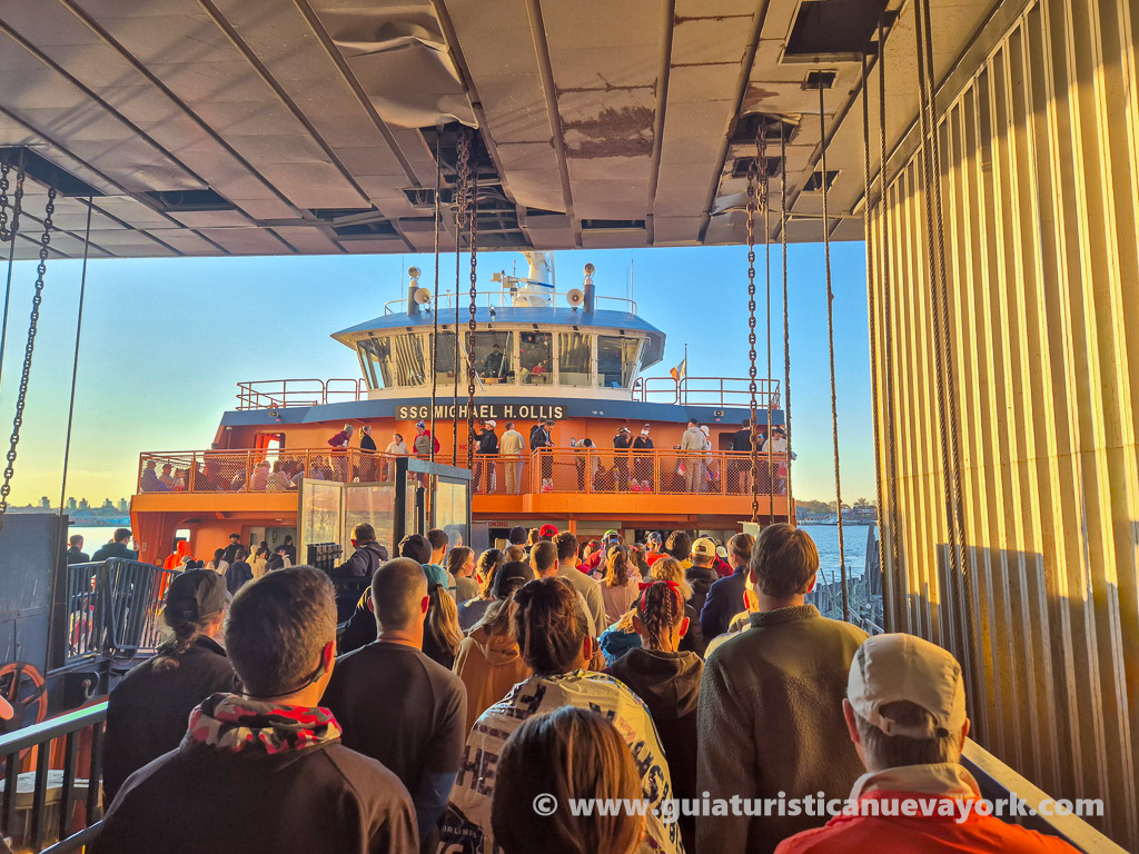 Embarcando en el ferry hacia la maratón