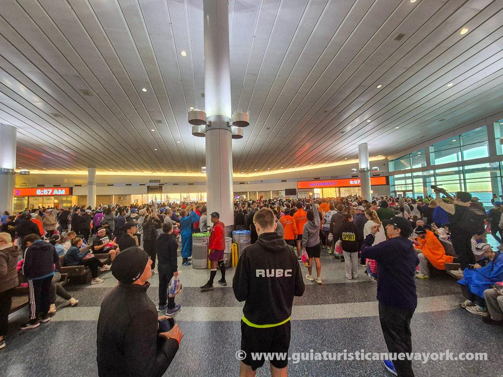 Esperando para embarcar en el ferry hacia la maratón